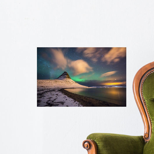 Nordlichter Island Wall Decal