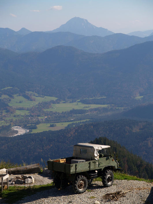 Alter Unimog Auf Dem Brauneck Wall Mural