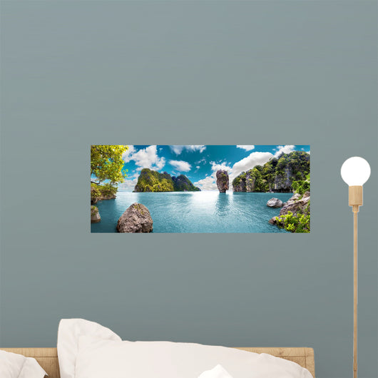 Paisaje pintoresco.Oceano y montañas.Viajes y aventuras alrededor del mundo.Islas de Tailandia.Phuket. Wall Mural
