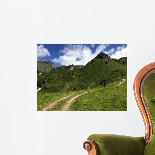 Wanderer im Hochgebirge Tirols Wall Mural