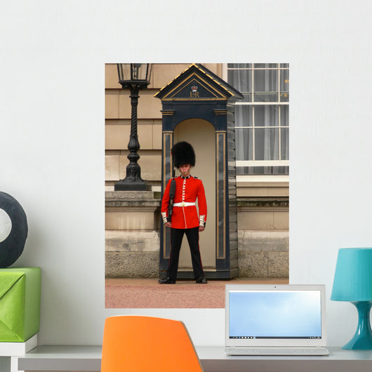 buckingham palace guard Wall Mural