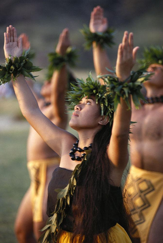 Side Angle Of Hula Dancers Kahiko All With Arms Raised, Looking Upward Wall Mural