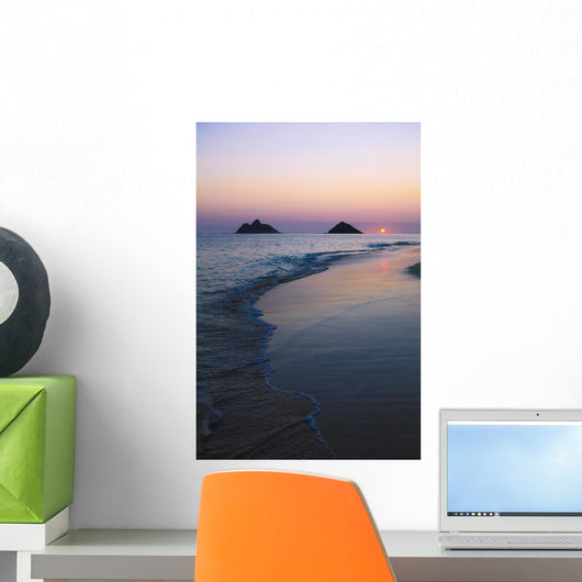 Hawaii, Oahu, Kailua, Lanikai, Sun sinking below horizon on beach Wall Mural