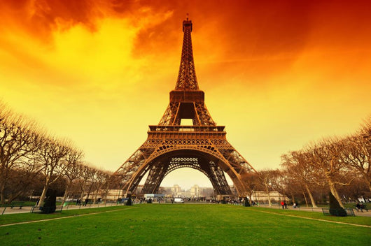 tour eiffel et ciel de feu Wall Mural