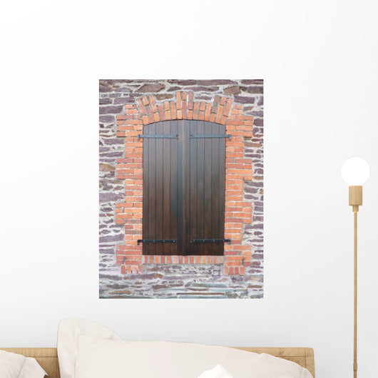 Red Brick Brown Pane
