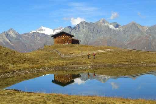 Wanderer Am Bergsee Wall Decal