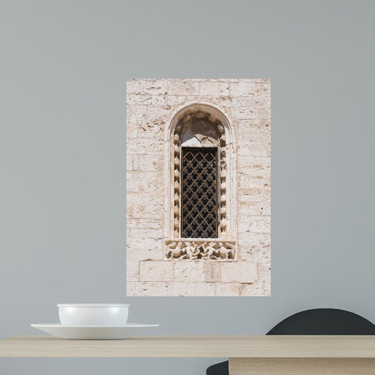 Absidal Window