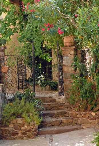 Innenhof Grimaud Wall Decal