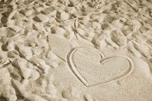 Coeur Sur Le Sable Wall Decal