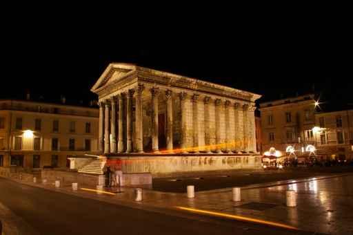 Place La Maison Carree Wall Decal