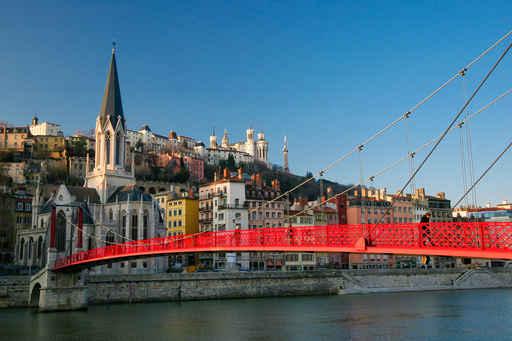 Pont Passager Sur La Wall Decal