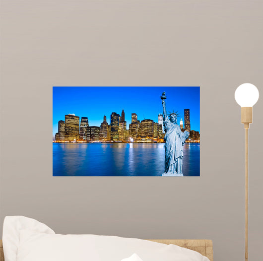 Manhattan Skyline and Statue