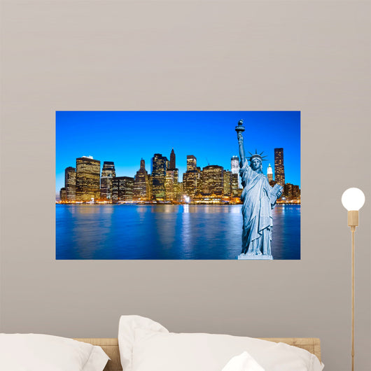 Manhattan Skyline and Statue