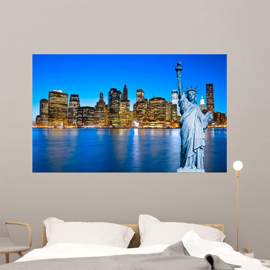 Manhattan Skyline and Statue