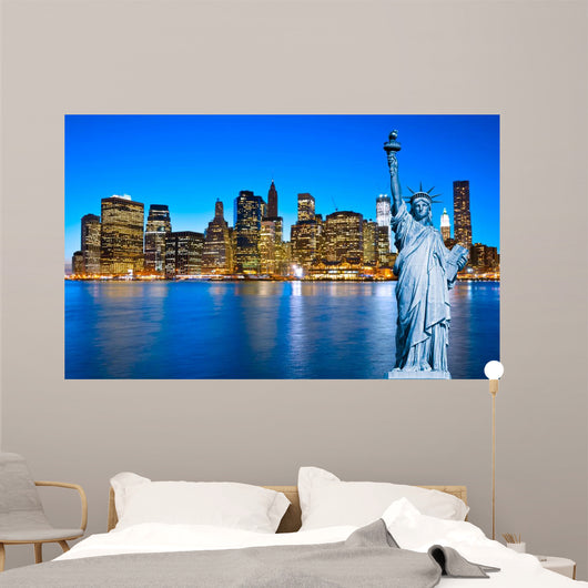 Manhattan Skyline and Statue