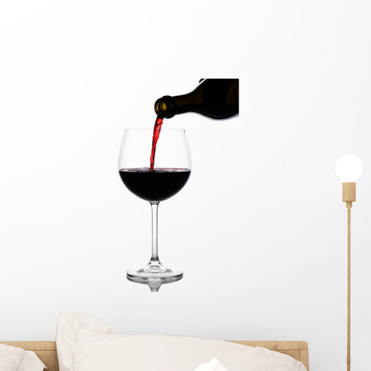 Sparkling Red Wine Pour