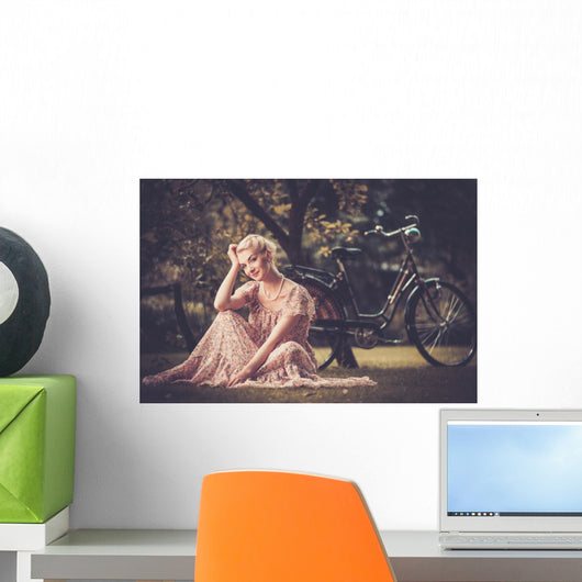 Elegant Retro Woman Summer Wall Decal