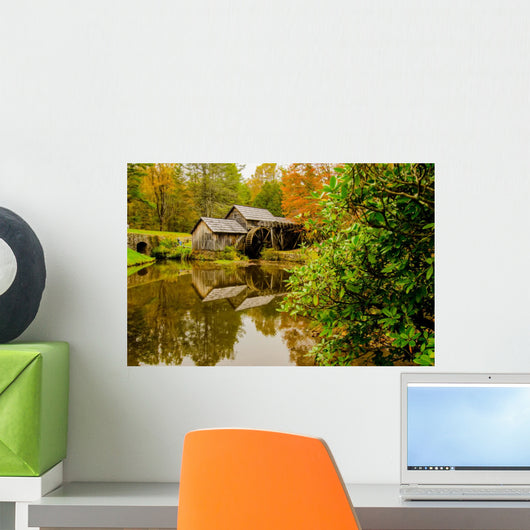 Virginia's Mabry Mill on the Blue Ridge Parkway in the Autumn se Wall Mural