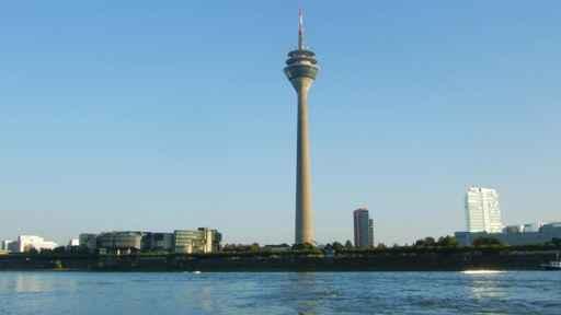 Dusseldorfer Fernsehturm Mit Wall Decal