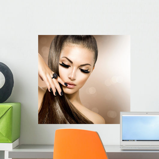 Beauty Fashion Model Girl with Long Healthy Brown Hair