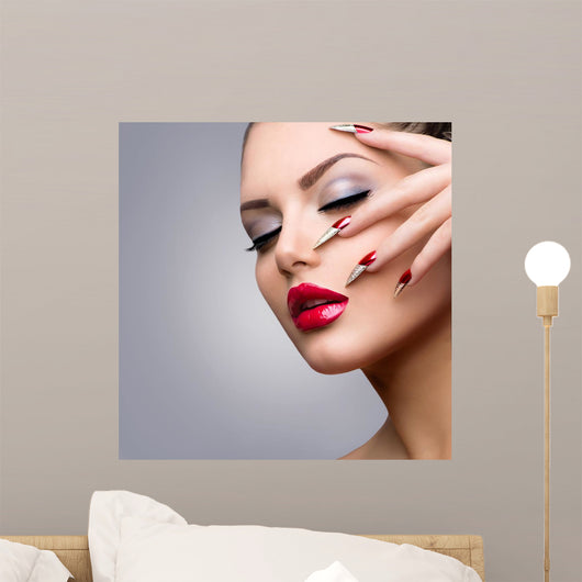 Fashion Beauty Model Girl. Manicure and Make-up
