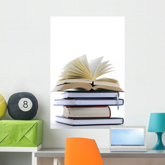 bücherstapel with open book