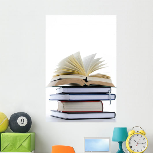 bücherstapel with open book