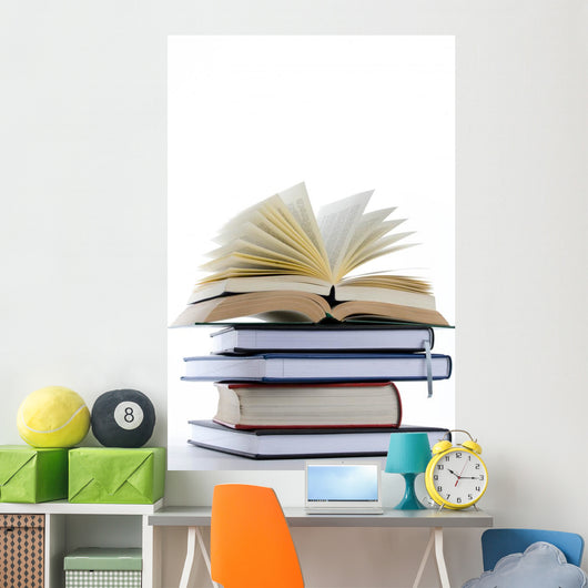 bücherstapel with open book
