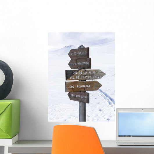 1572 Signs Hiking Trails Wall Decal