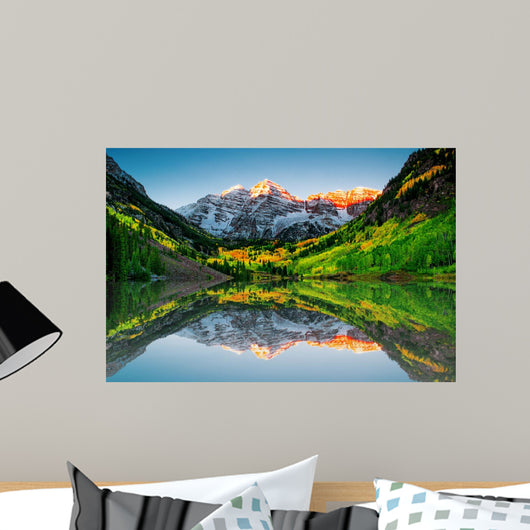 Sunrise at Maroon bells lake Wall Mural