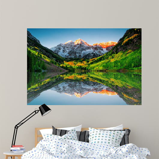 Sunrise at Maroon bells lake Wall Mural