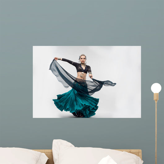 oriental woman Wall Mural