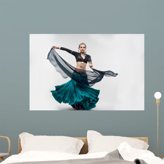 oriental woman Wall Mural