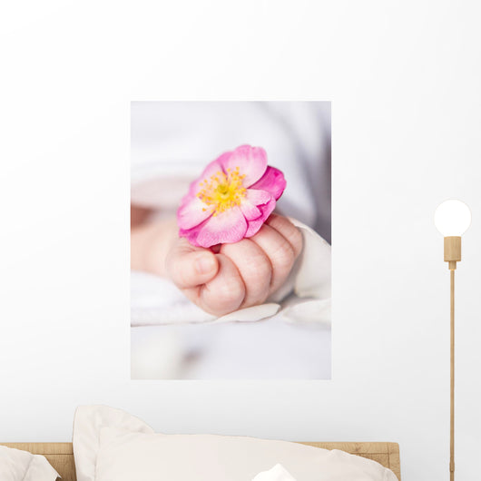 Babyhand Blume Wall Mural