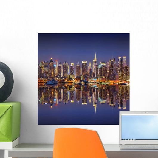 Manhattan at night Wall Mural