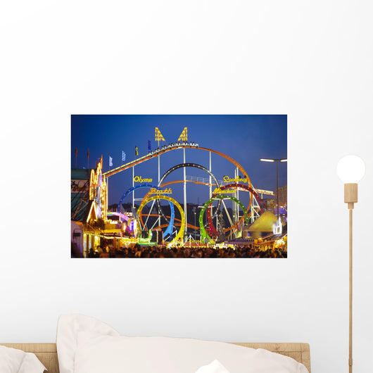 Achterbahn auf dem Oktoberfest in München Wall Decal