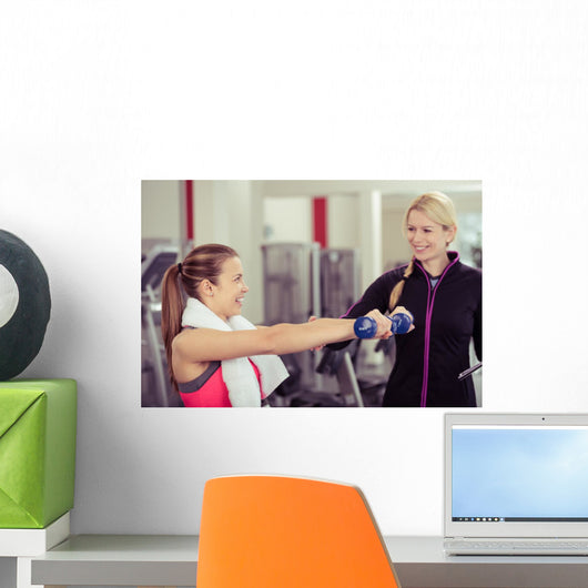 Trainerin im Fitness-center Berat Wall Decal