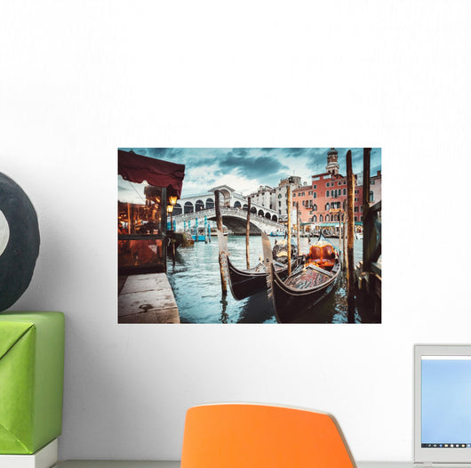Classical view of the Rialto Bridge - Venice Wall Decal