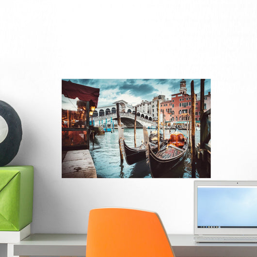 Classical view of the Rialto Bridge - Venice Wall Decal