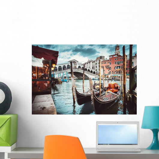 Classical view of the Rialto Bridge - Venice Wall Decal