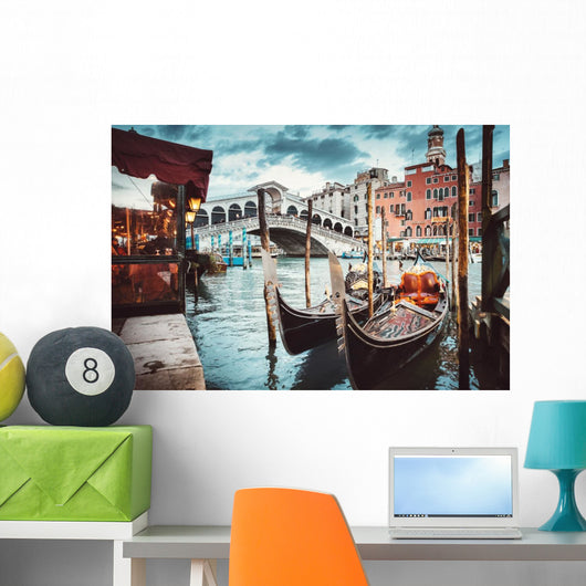 Classical view of the Rialto Bridge - Venice Wall Decal