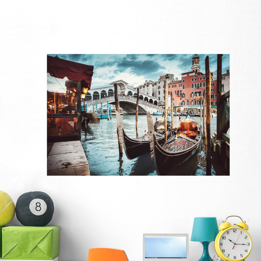 Classical view of the Rialto Bridge - Venice Wall Decal
