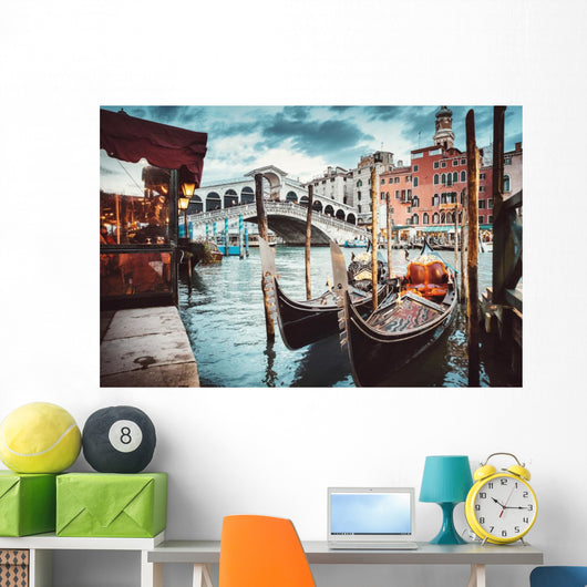 Classical view of the Rialto Bridge - Venice Wall Decal