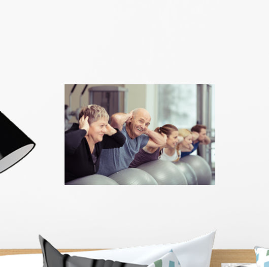 senior macht sport in der gruppe Wall Decal