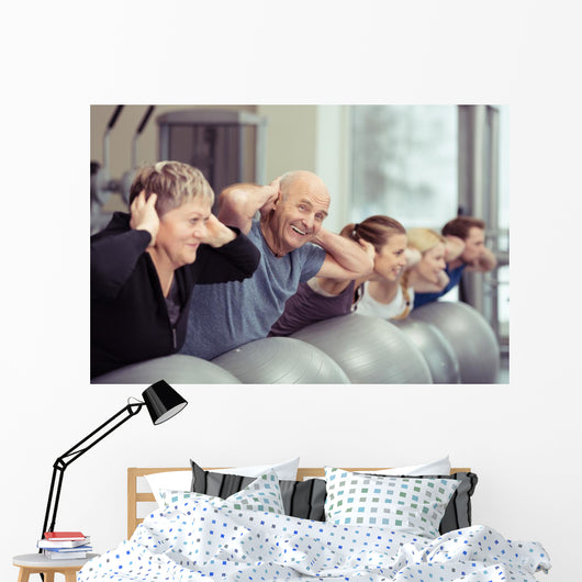 senior macht sport in der gruppe Wall Decal