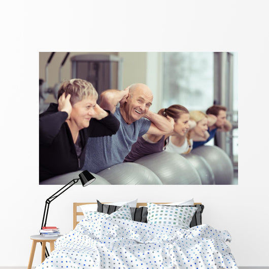 senior macht sport in der gruppe Wall Decal