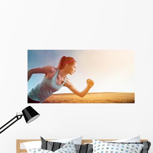 Joggerin läuft in sommer sonnenuntergang Wall Decal