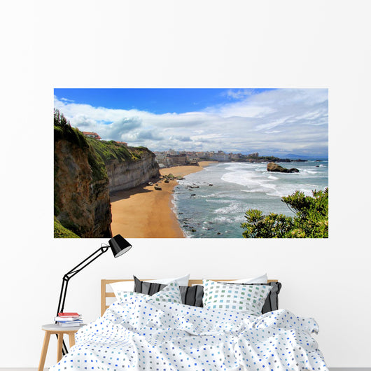 La Côte Basque à Biarritz Avec Vagues Et Ciel Bleu Wall Decal
