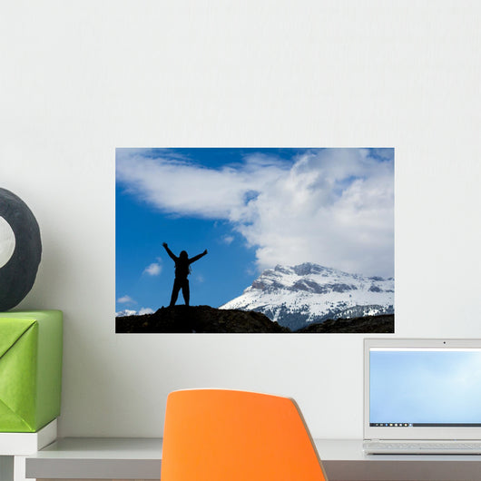 Zirvede Zafer Mutlulu U Wall Decal