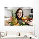Teenager Umarmt Obst Und Wall Decal